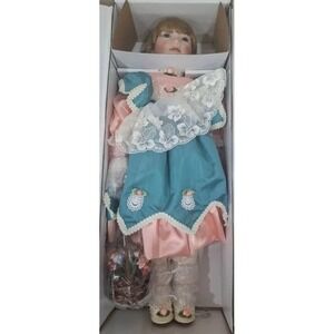 VINTAGE COLLECTIBLE WILLIAM TUNG "CATHY" 25" PORCELAIN DOLL